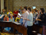 Er wordt aandachtig geluisterd naar elkaar